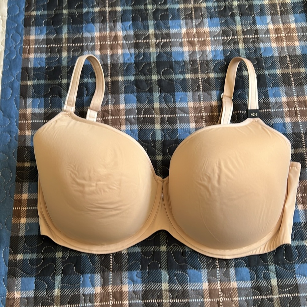 Curvy Couture NWT (tag on strap-no hanging tags) 42 H tried on but never worn.